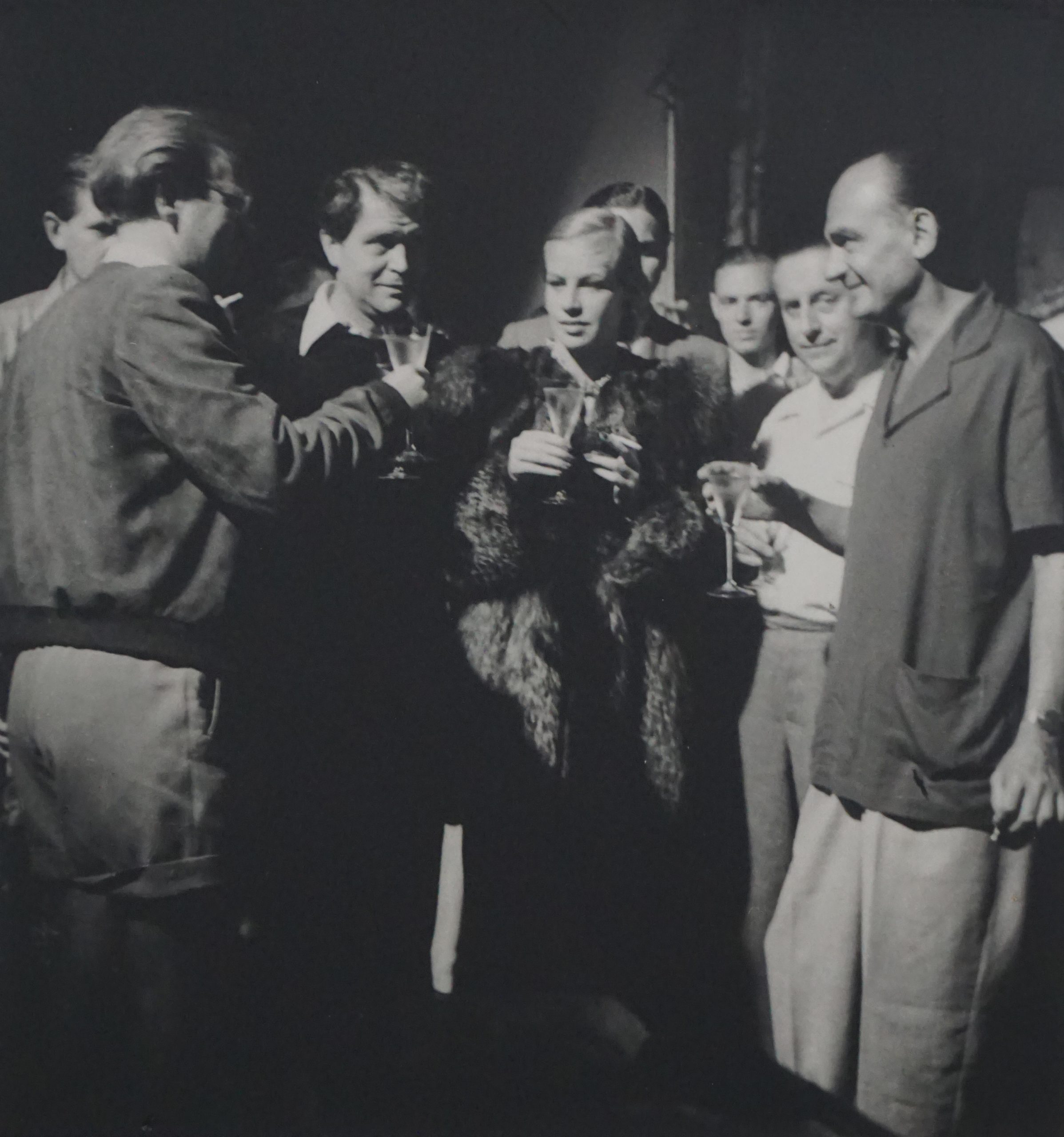 Erster Drehtag in Bendestorf: Rolf Meyer, Gustav Fröhlich, Hildegard Knef, Franz Schroedter und Willi Forst stoßen an